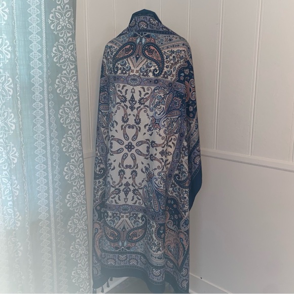 Elegant Paisley Shawl with Tassels blue - Picture 3 of 3